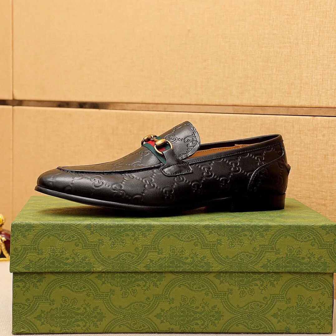 Men's shoes 💰480 💐 Product trademark: GUCCI "Gucci" casual leather shoes Regular size: 38-45 (45.46🉑️customized) Product materials: Selected imported first-layer calfskin embossed upper + luxury hardware buckle, imported cowhide leather lining. Strong three-dimensional visual effect, original outsole color: 2 colors available